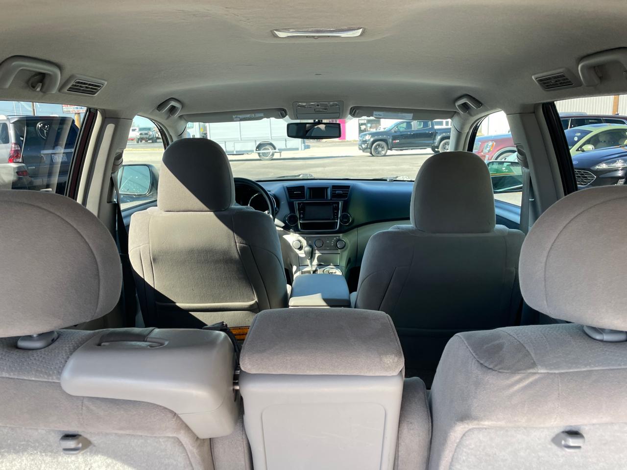 Toyota Highlander Base 2WD V6 2013