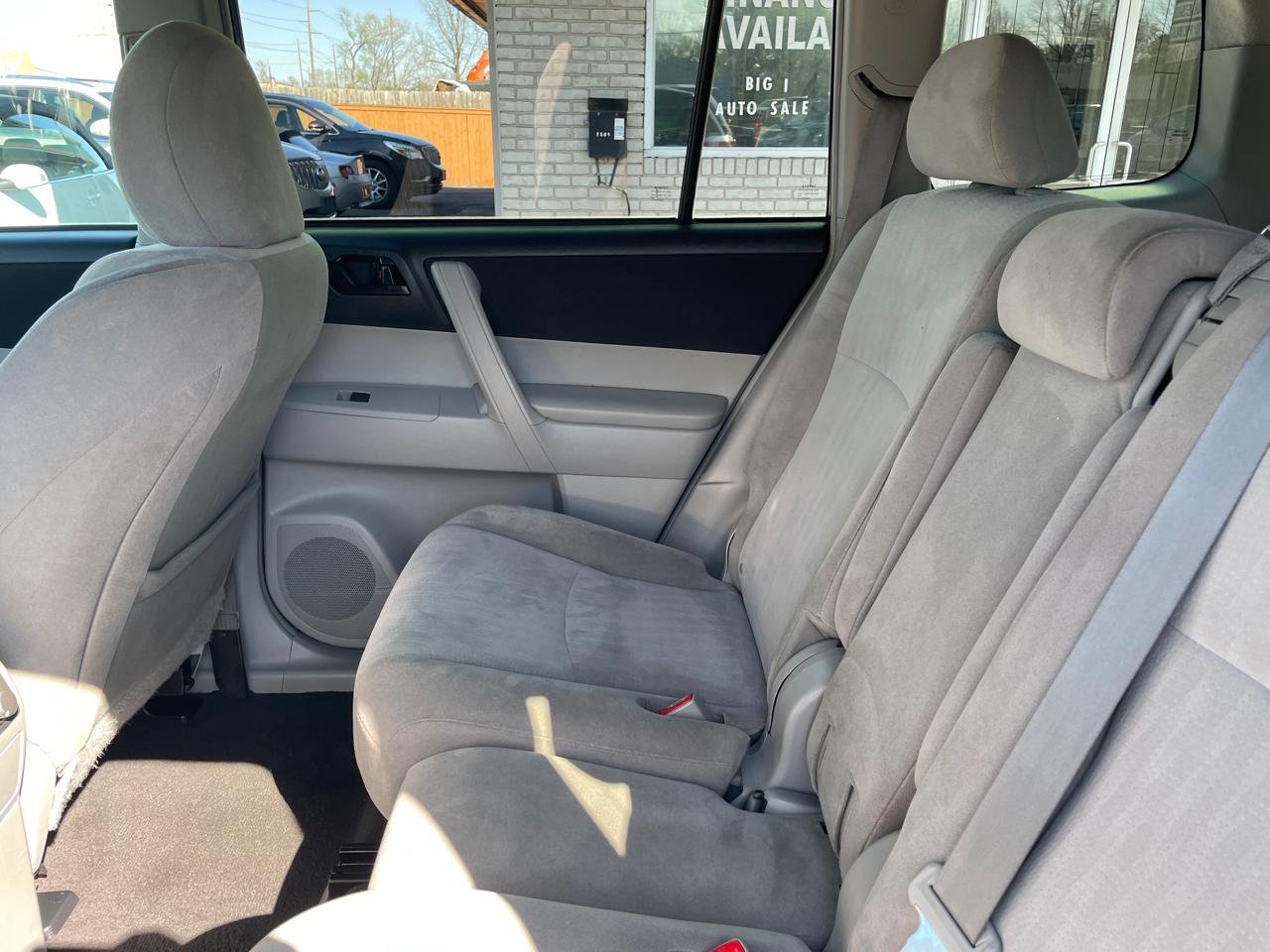 Toyota Highlander Base 2WD V6 2013