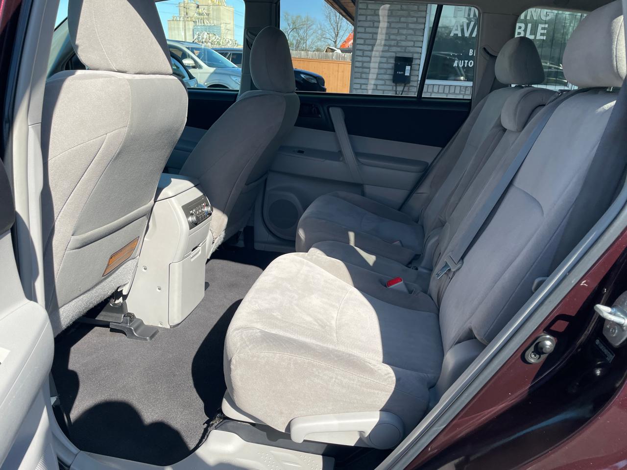 Toyota Highlander Base 2WD V6 2013