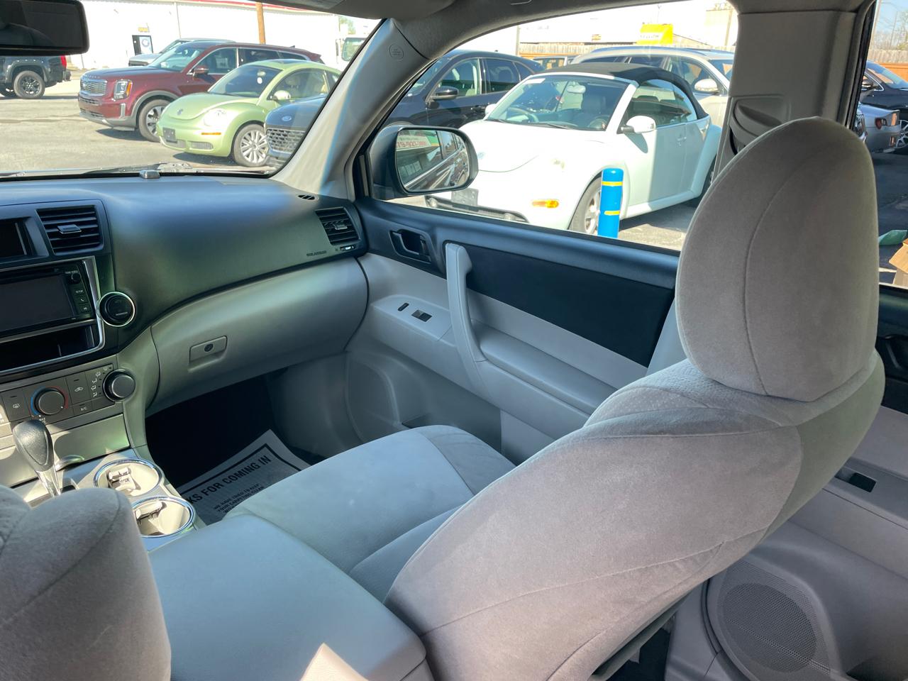 Toyota Highlander Base 2WD V6 2013