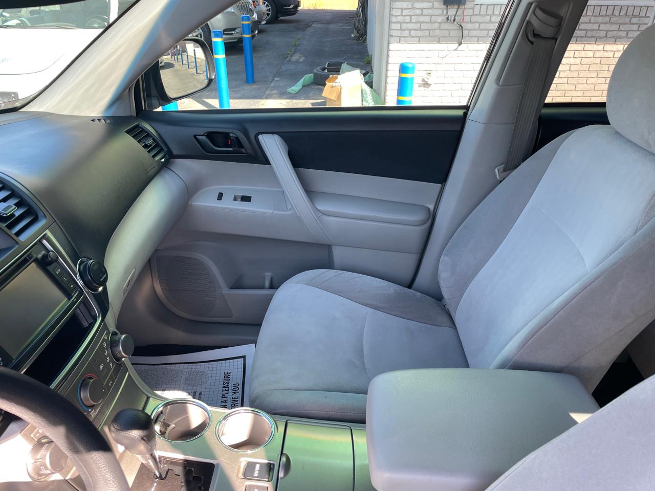 Toyota Highlander Base 2WD V6 2013