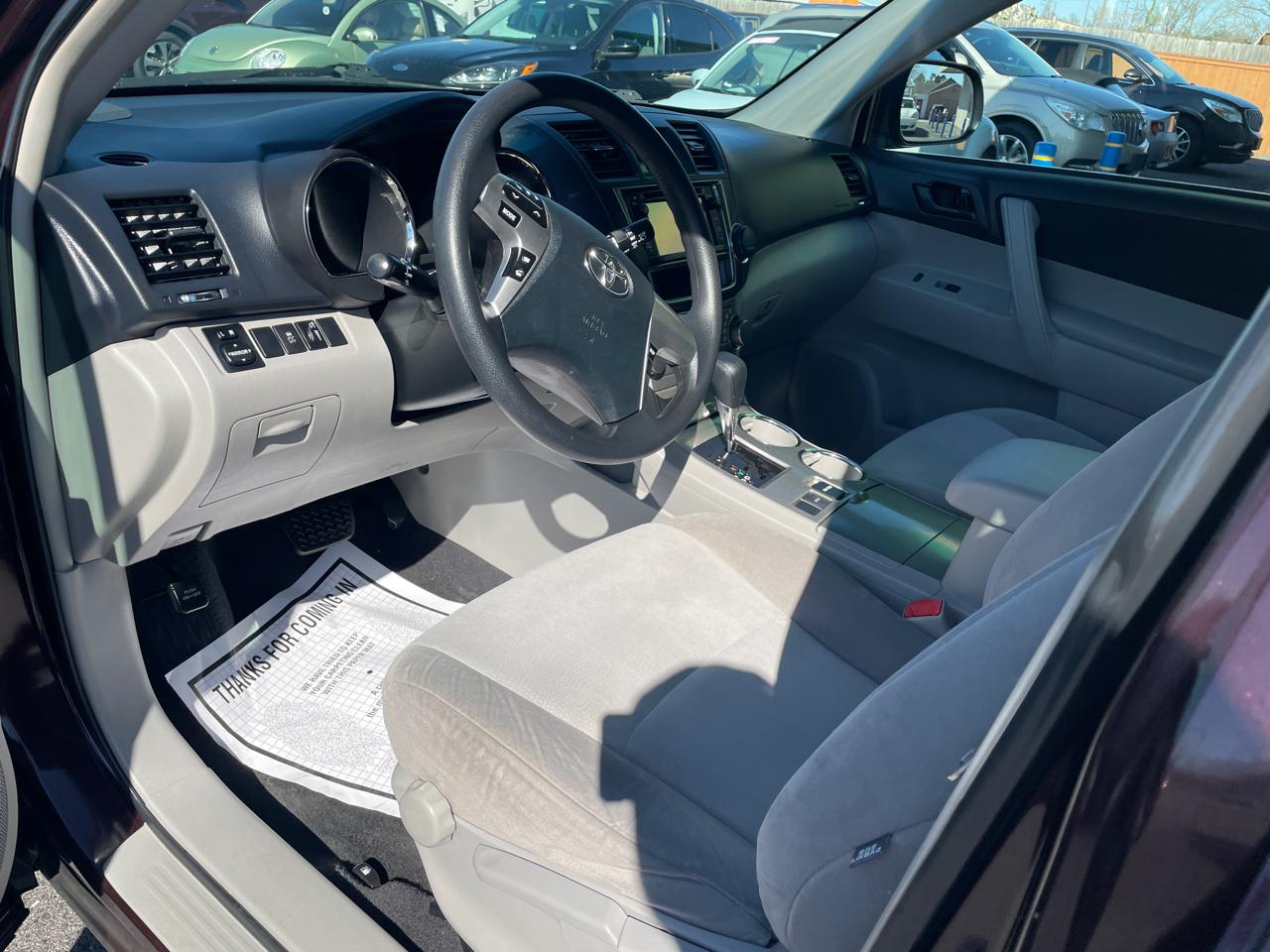 Toyota Highlander Base 2WD V6 2013