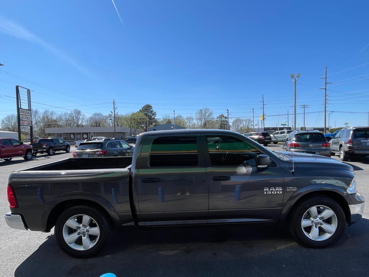 RAM 1500 SLT Crew Cab SWB 2WD 2015