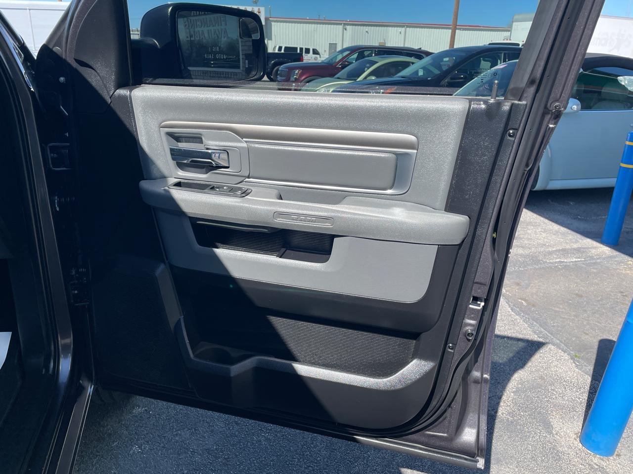 RAM 1500 SLT Crew Cab SWB 2WD 2015