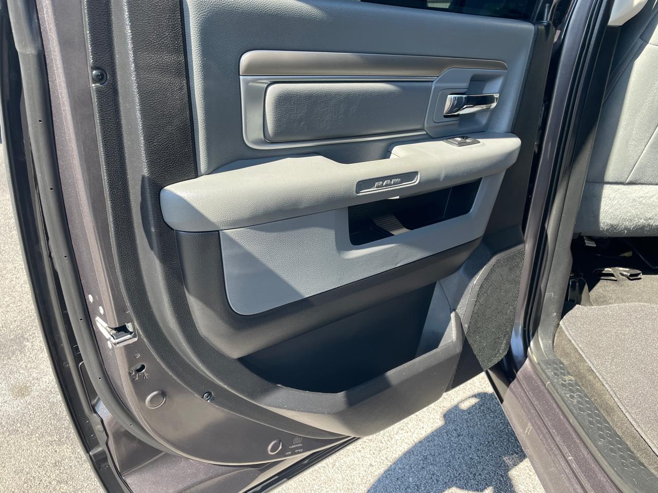 RAM 1500 SLT Crew Cab SWB 2WD 2015