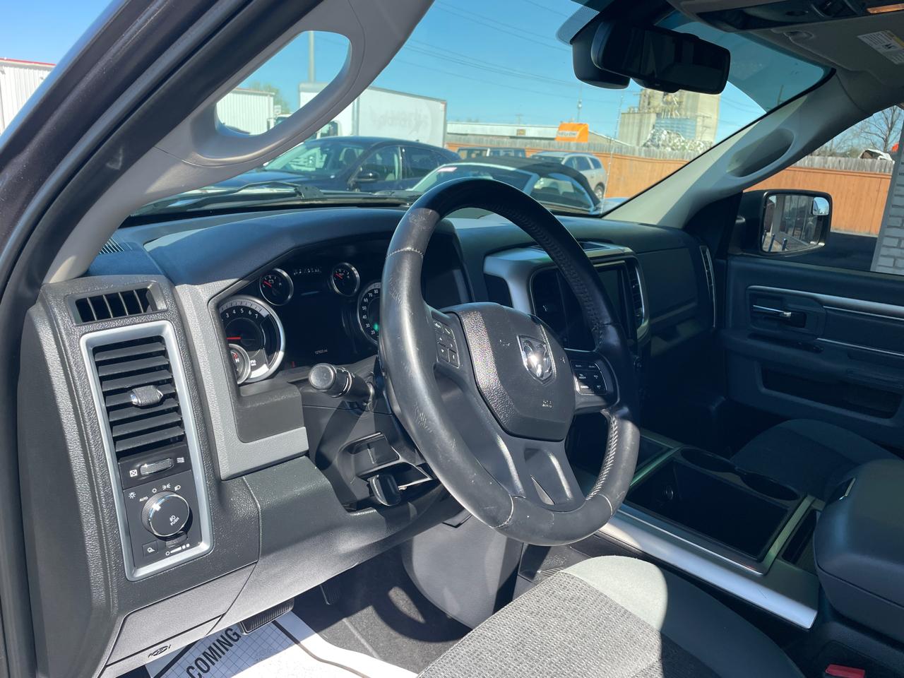 RAM 1500 SLT Crew Cab SWB 2WD 2015