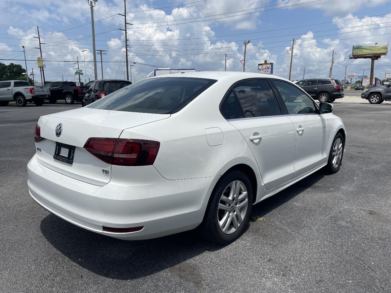 Volkswagen Jetta 1.4T S 6A 2017