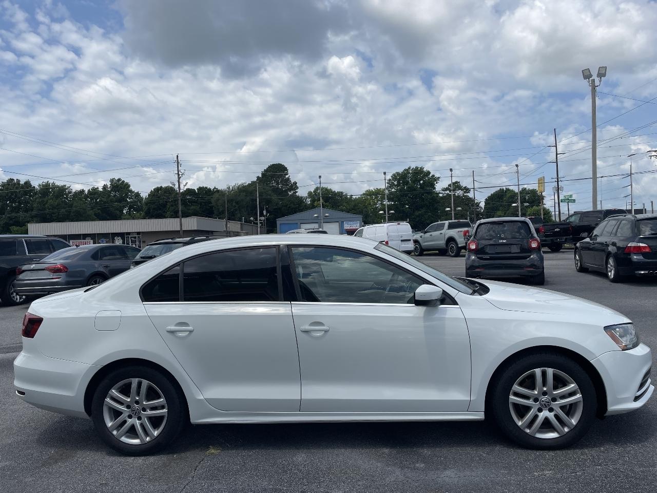 Volkswagen Jetta 1.4T S 6A 2017