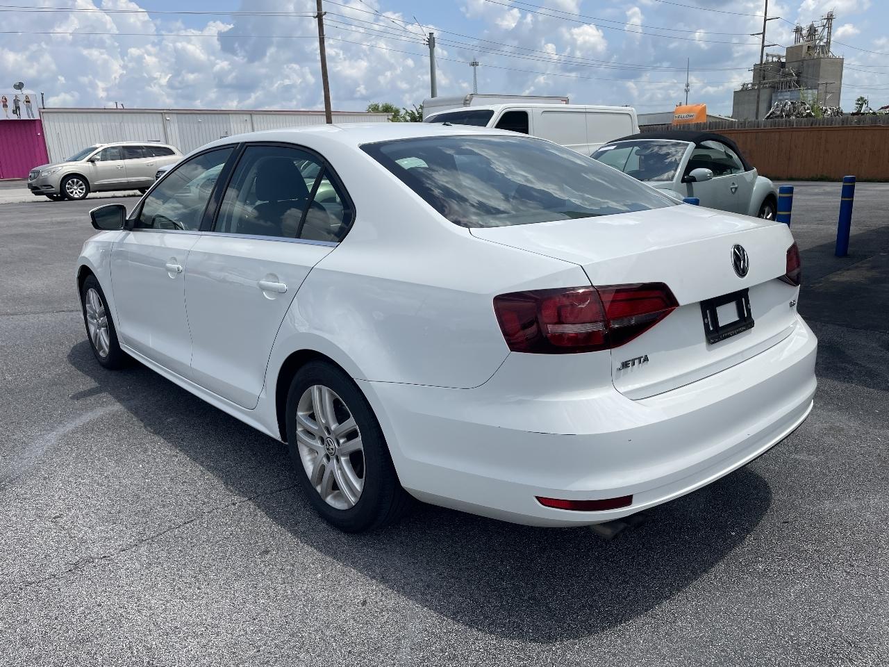 Volkswagen Jetta 1.4T S 6A 2017