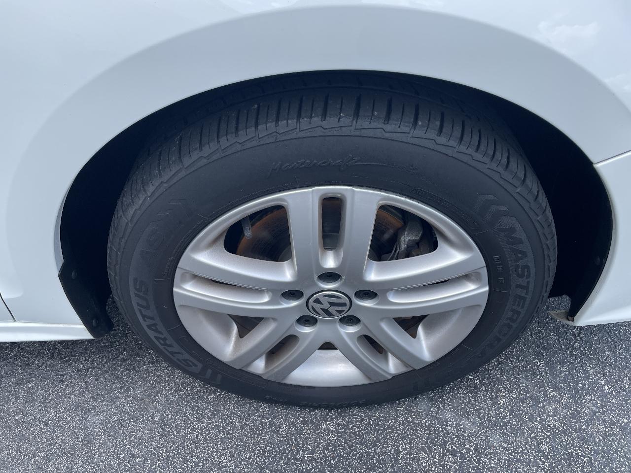 Volkswagen Jetta 1.4T S 6A 2017