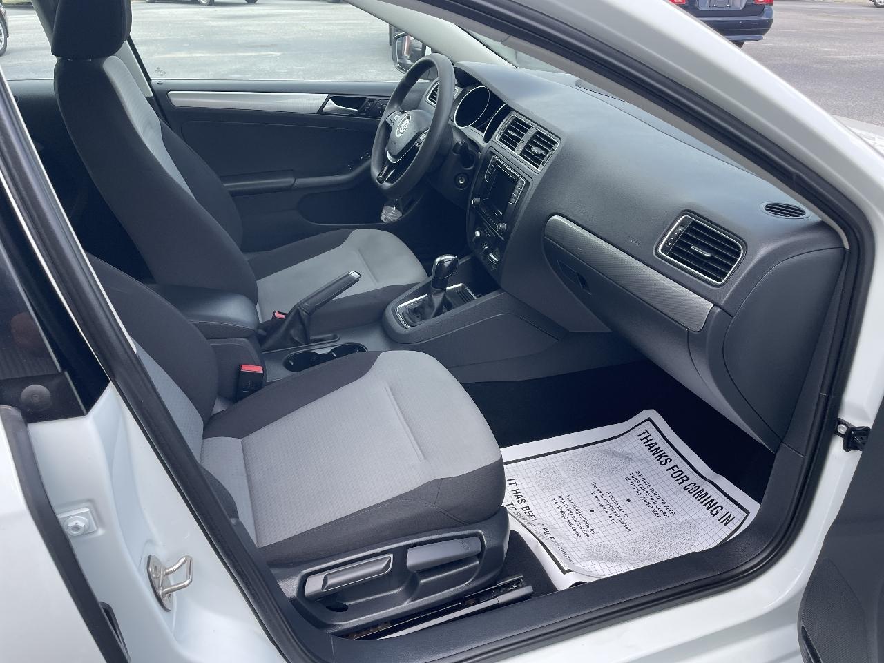Volkswagen Jetta 1.4T S 6A 2017