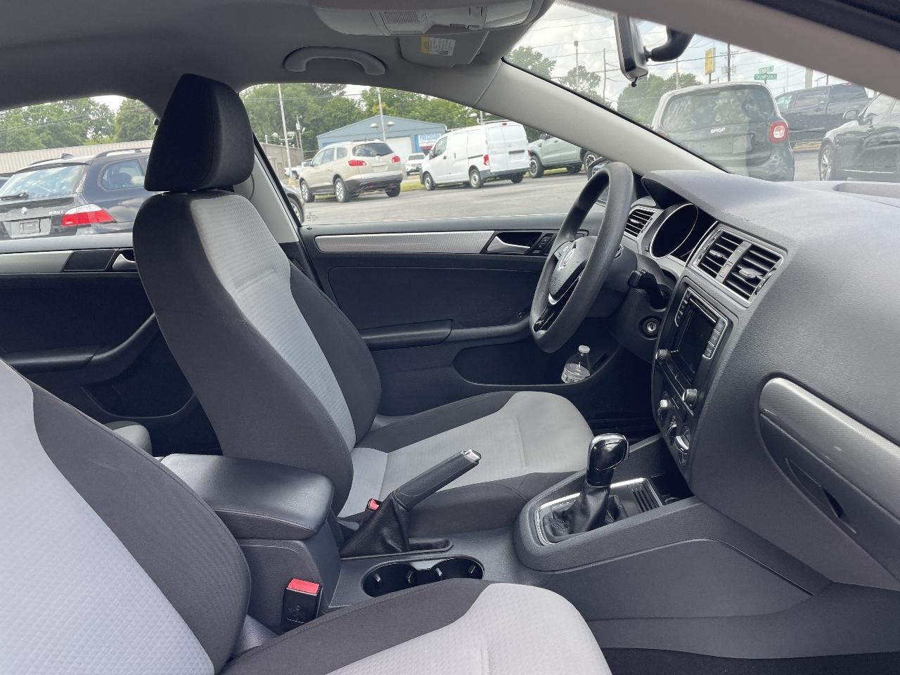 Volkswagen Jetta 1.4T S 6A 2017