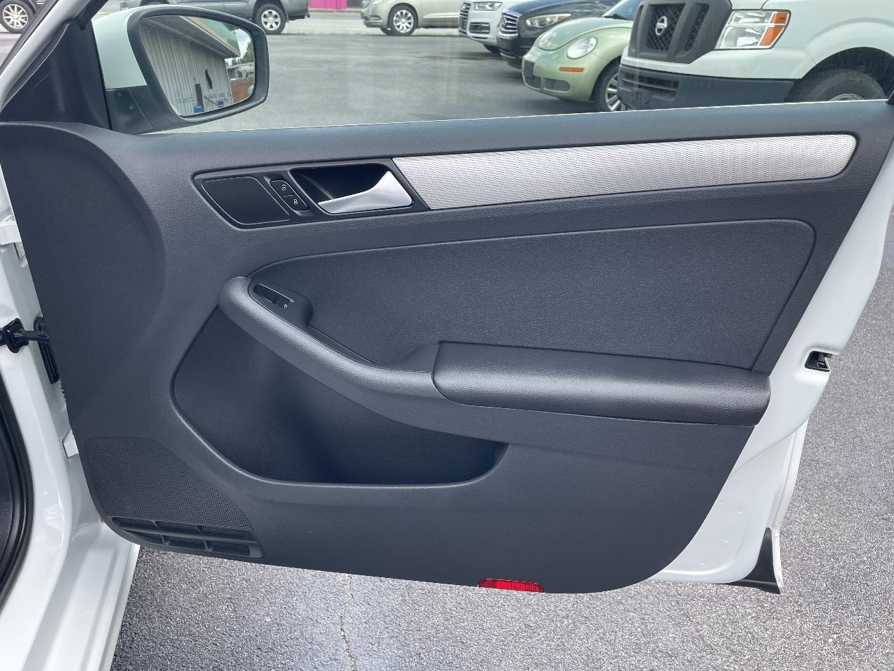 Volkswagen Jetta 1.4T S 6A 2017
