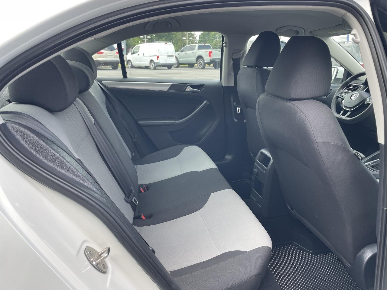 Volkswagen Jetta 1.4T S 6A 2017