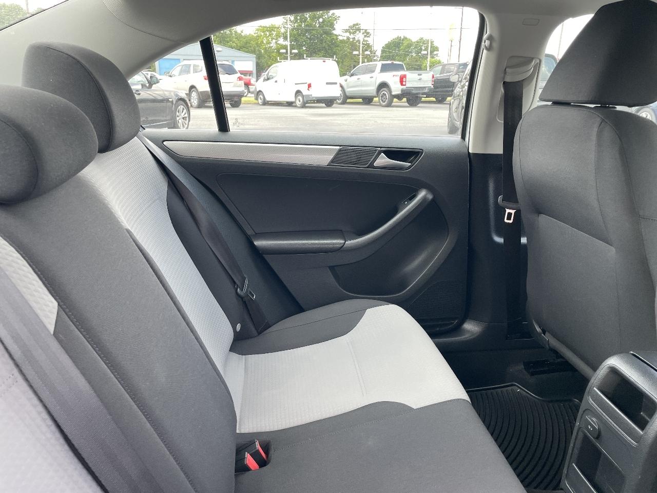 Volkswagen Jetta 1.4T S 6A 2017