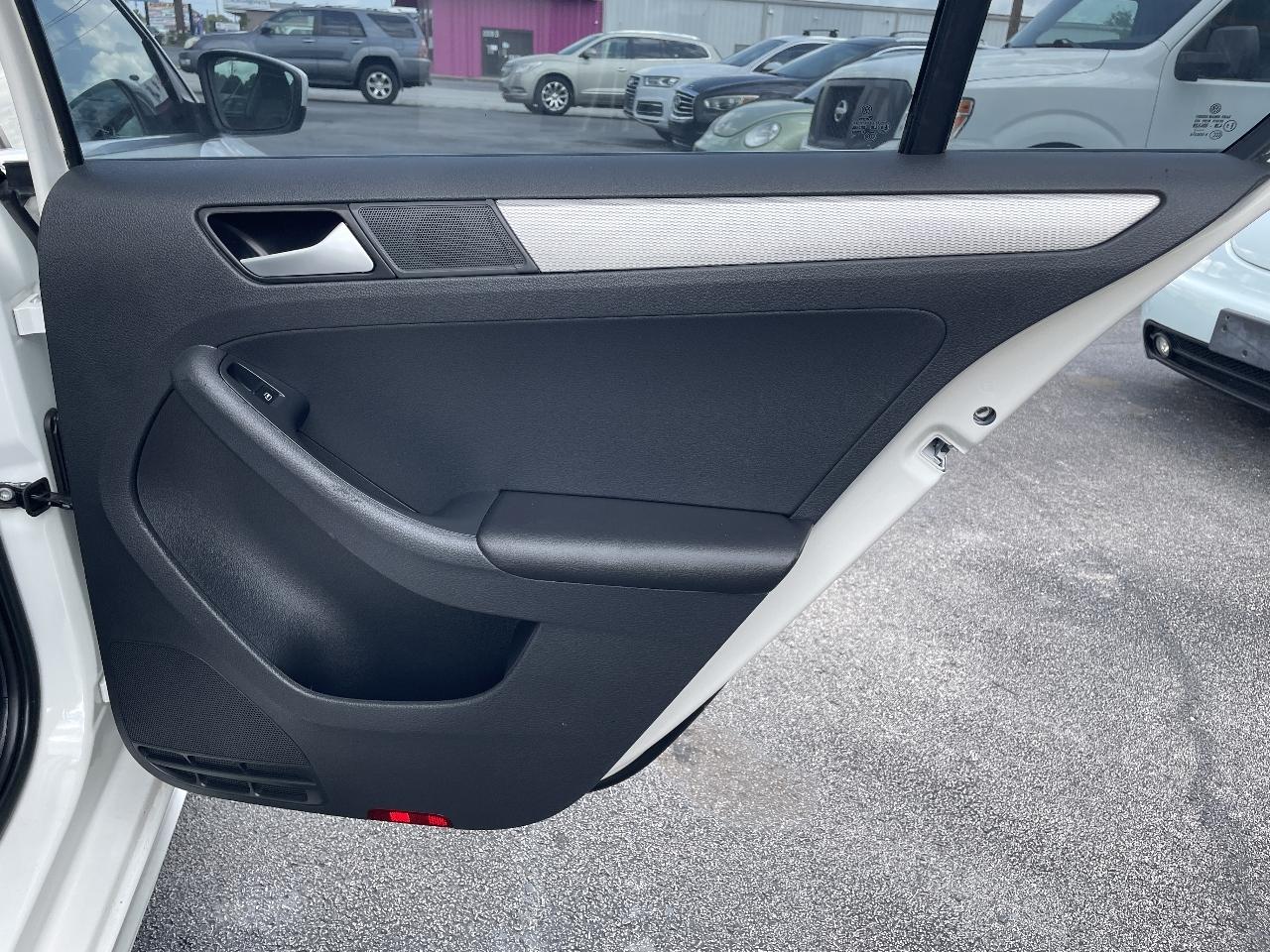 Volkswagen Jetta 1.4T S 6A 2017