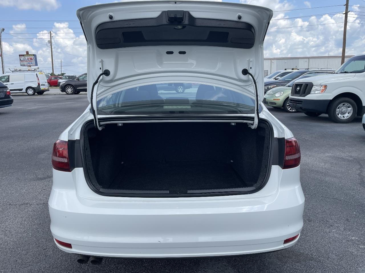 Volkswagen Jetta 1.4T S 6A 2017