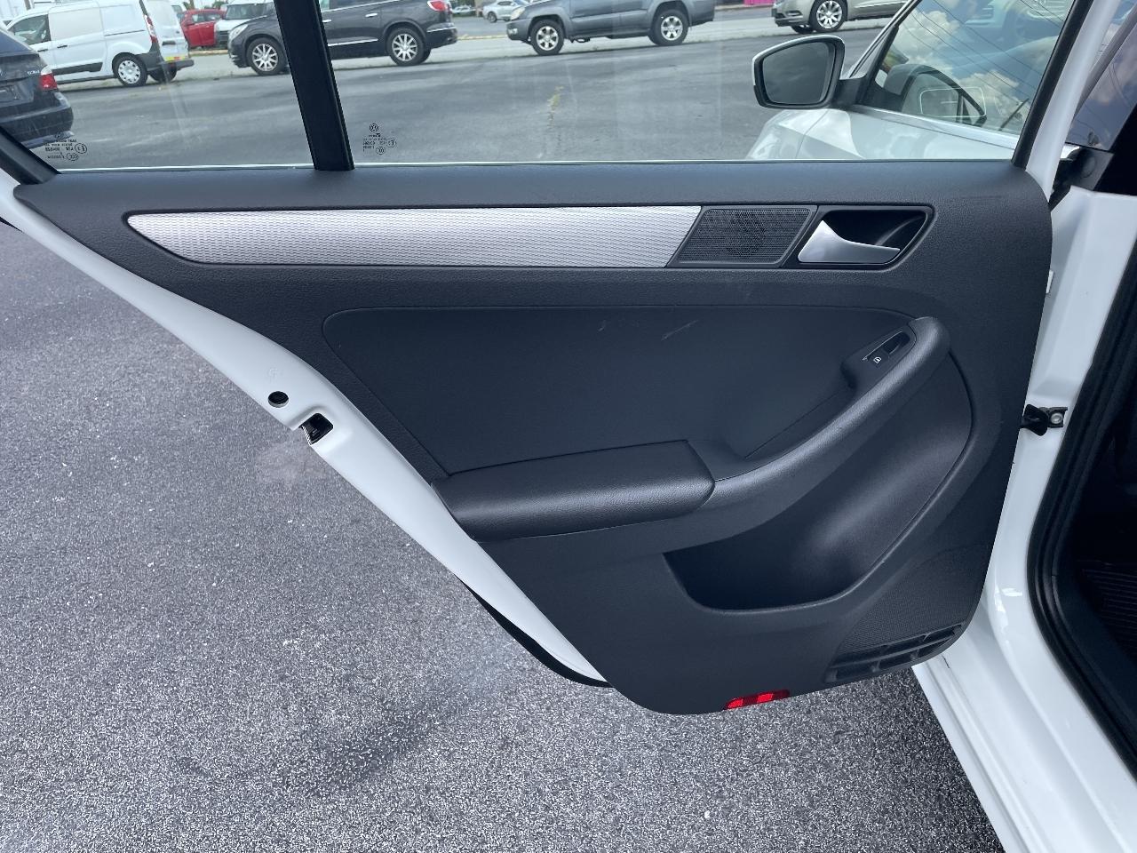 Volkswagen Jetta 1.4T S 6A 2017