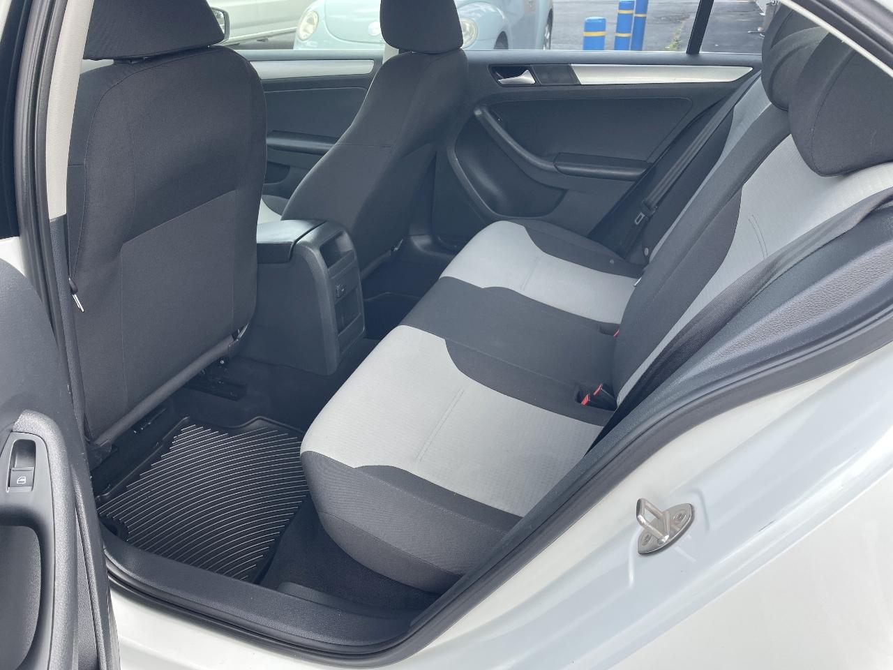 Volkswagen Jetta 1.4T S 6A 2017