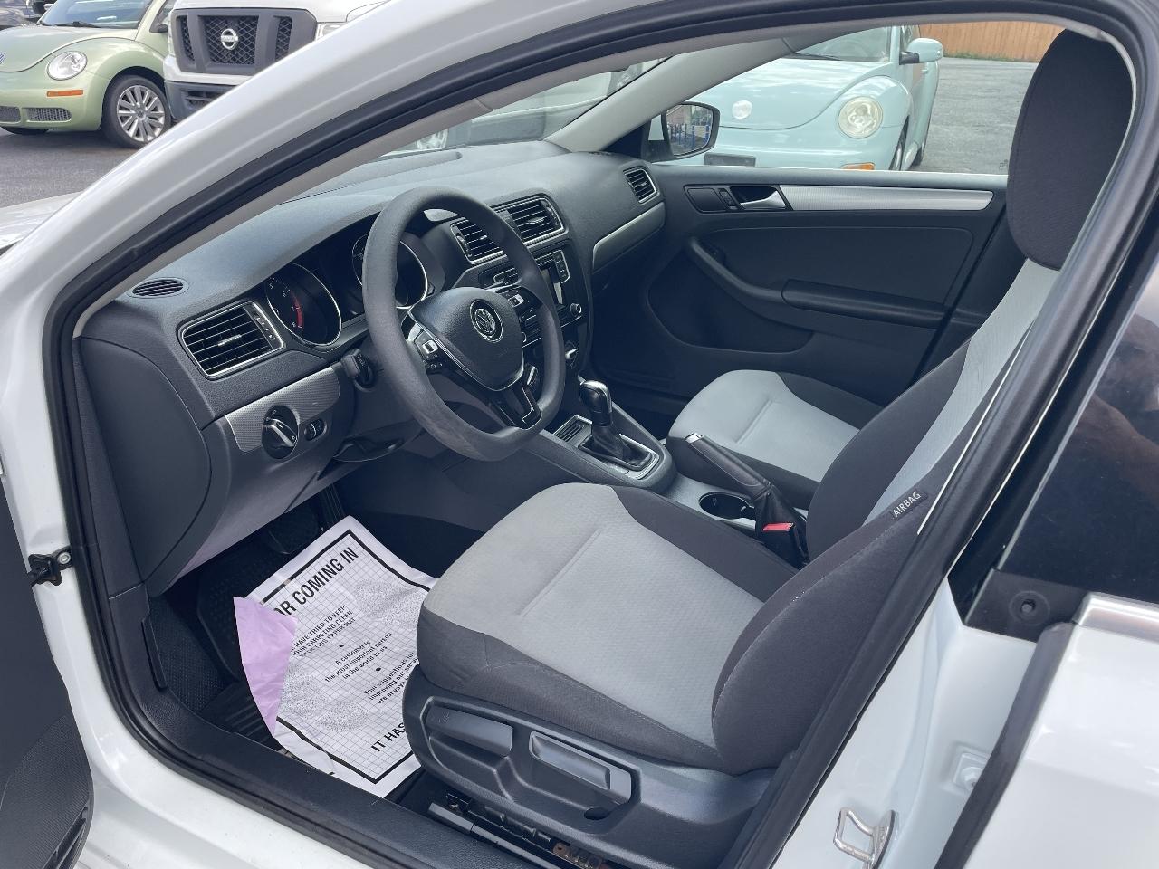 Volkswagen Jetta 1.4T S 6A 2017
