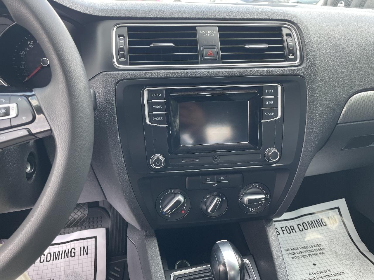 Volkswagen Jetta 1.4T S 6A 2017