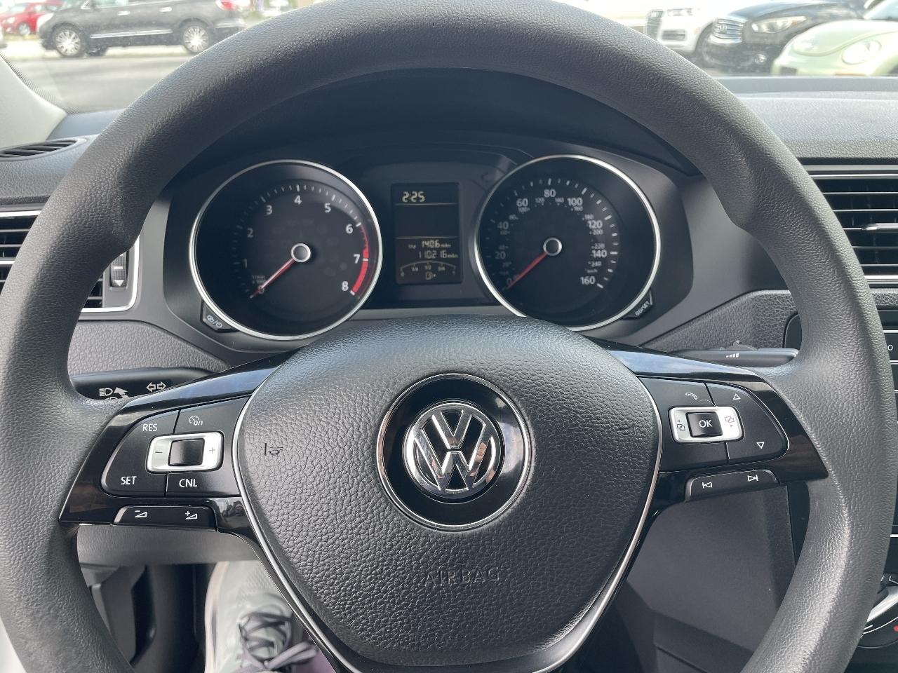 Volkswagen Jetta 1.4T S 6A 2017