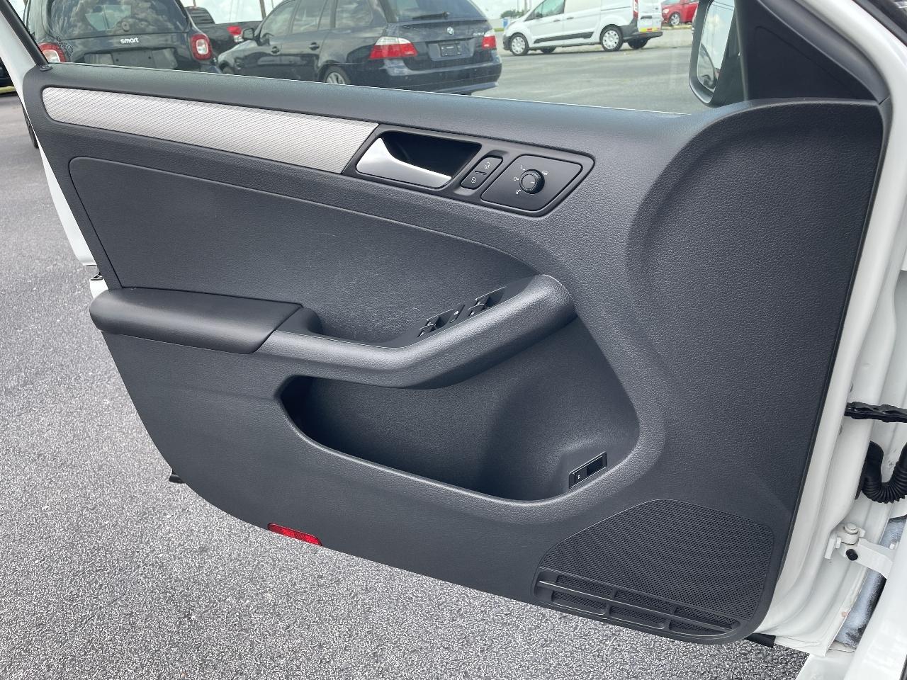 Volkswagen Jetta 1.4T S 6A 2017
