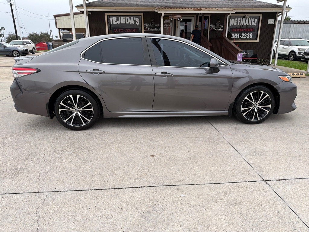Toyota Camry SE 2018