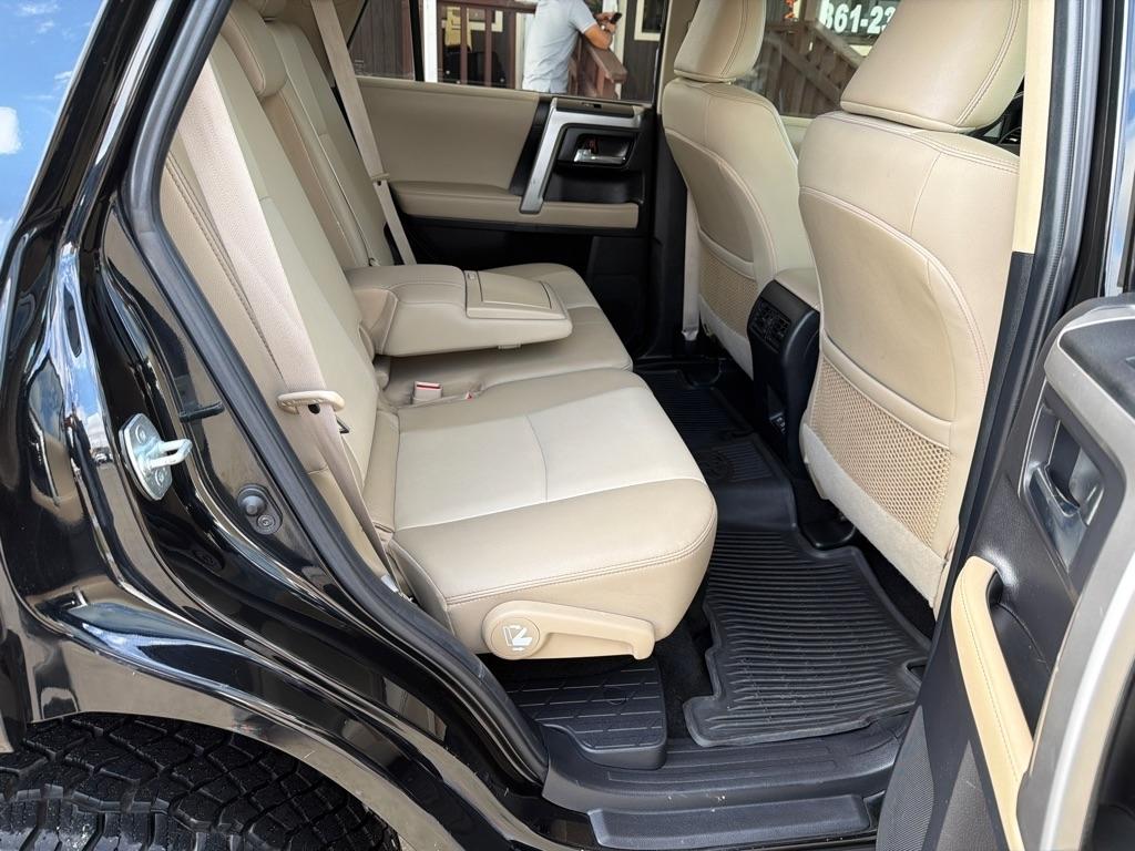 Toyota 4Runner SR5 2WD 2020