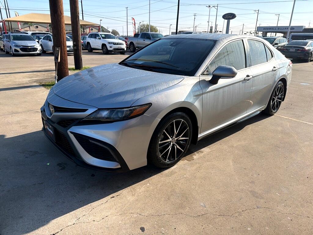 Toyota Camry SE 2022