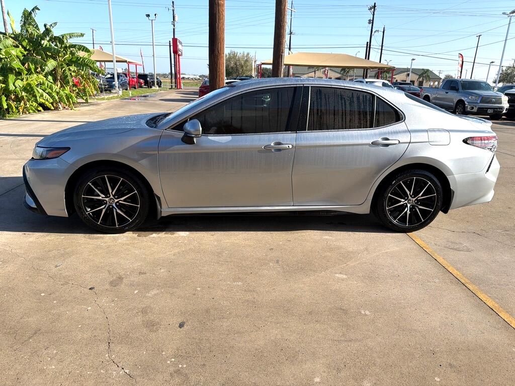 Toyota Camry SE 2022