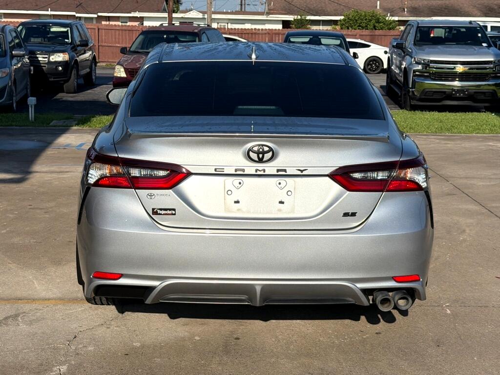 Toyota Camry SE 2022
