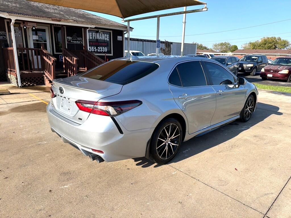 Toyota Camry SE 2022