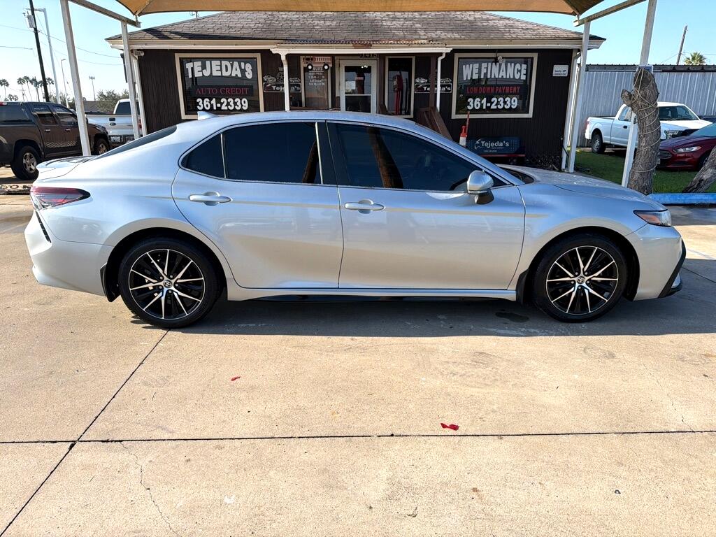Toyota Camry SE 2022