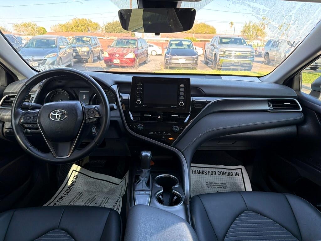 Toyota Camry SE 2022