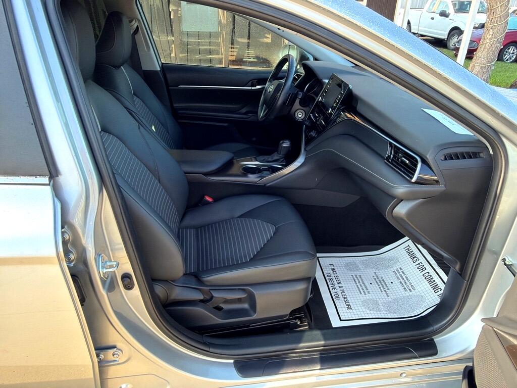 Toyota Camry SE 2022
