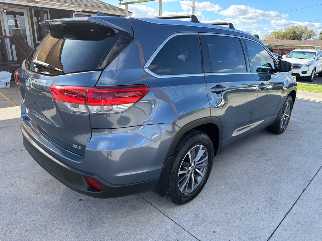 Toyota Highlander SE FWD V6 2019