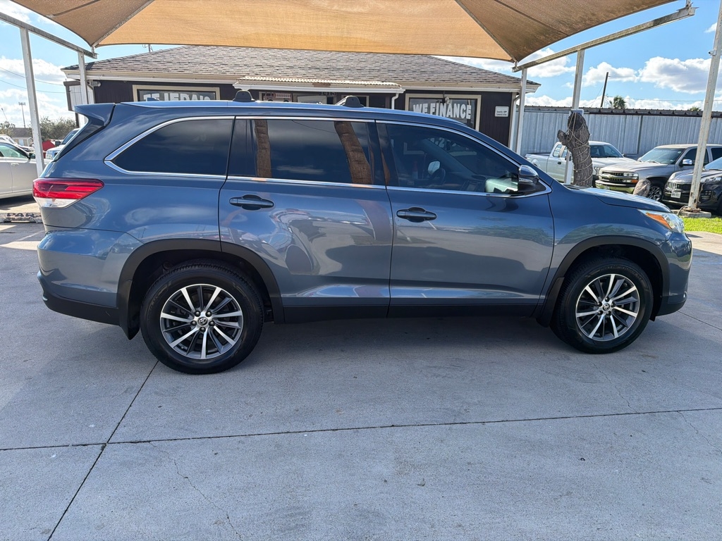 Toyota Highlander SE FWD V6 2019