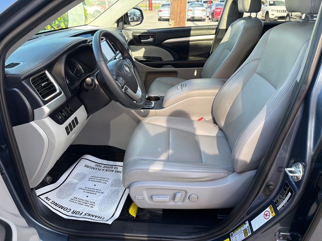 Toyota Highlander SE FWD V6 2019