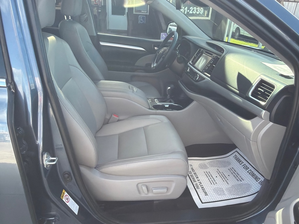 Toyota Highlander SE FWD V6 2019