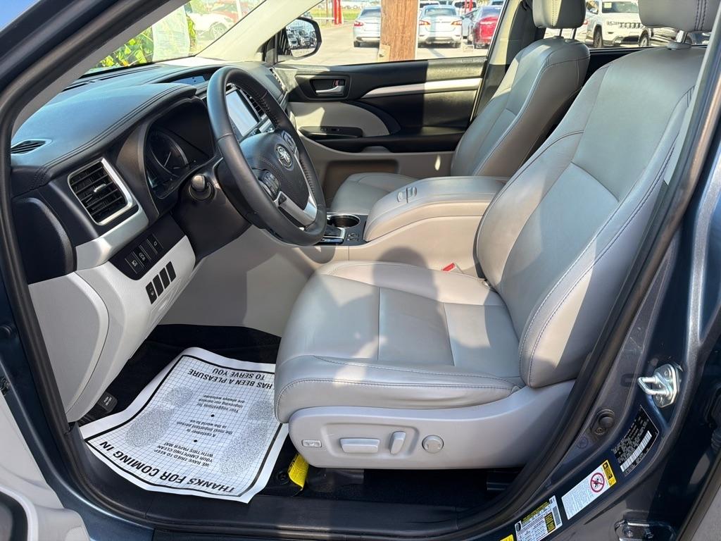 Toyota Highlander SE FWD V6 2019