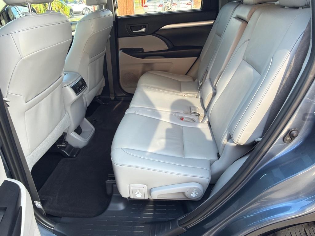 Toyota Highlander SE FWD V6 2019