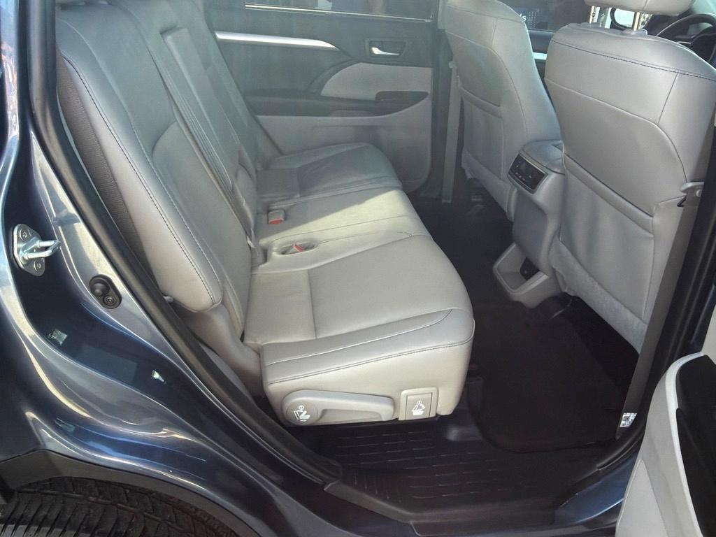 Toyota Highlander SE FWD V6 2019