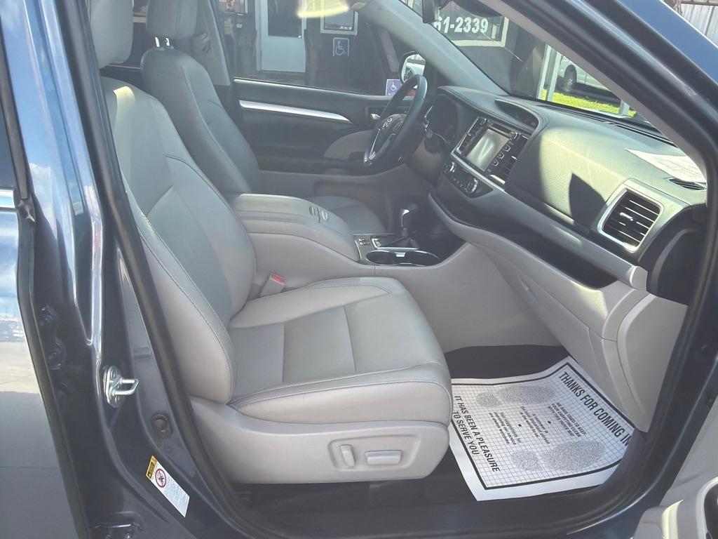 Toyota Highlander SE FWD V6 2019