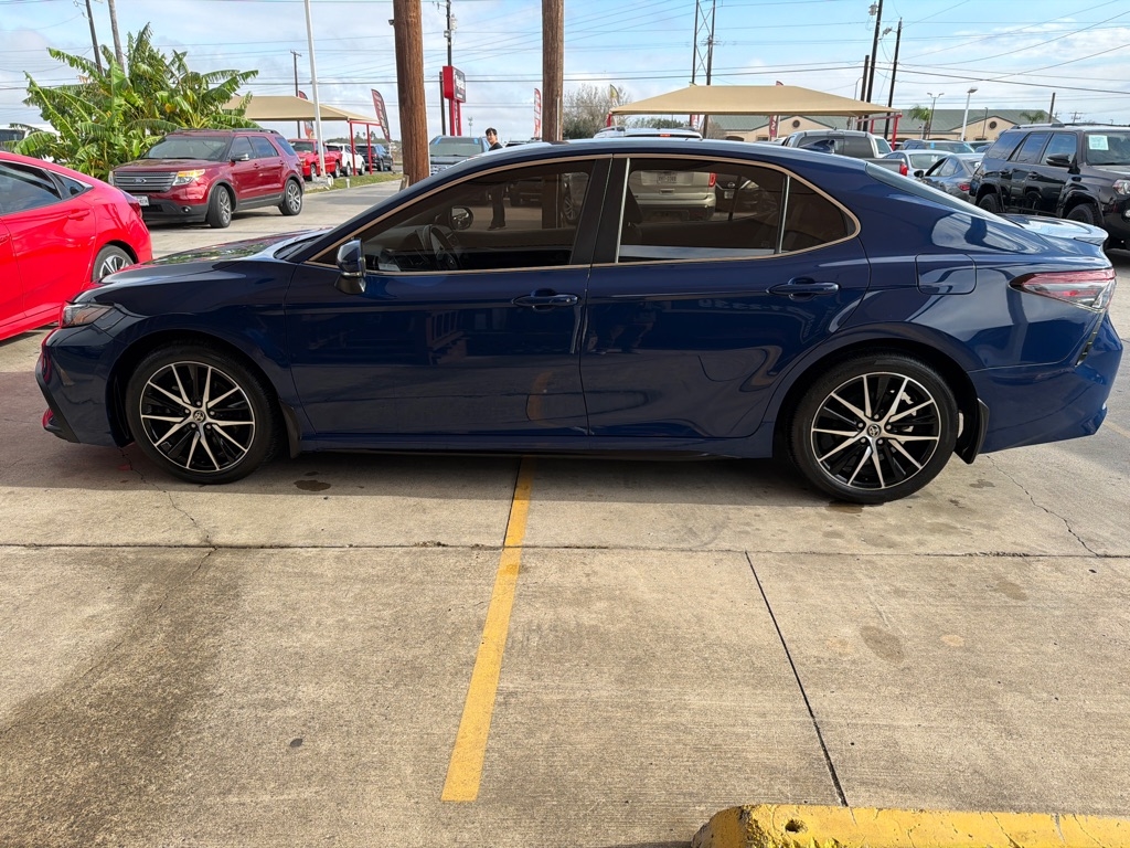 Toyota Camry SE 2023