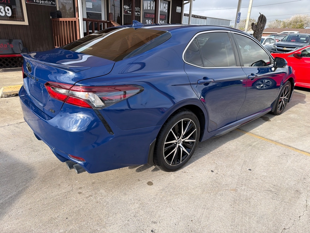 Toyota Camry SE 2023