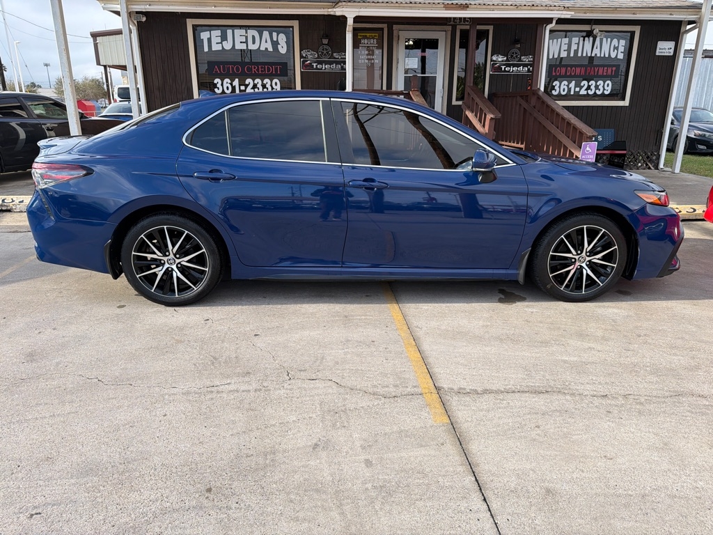 Toyota Camry SE 2023