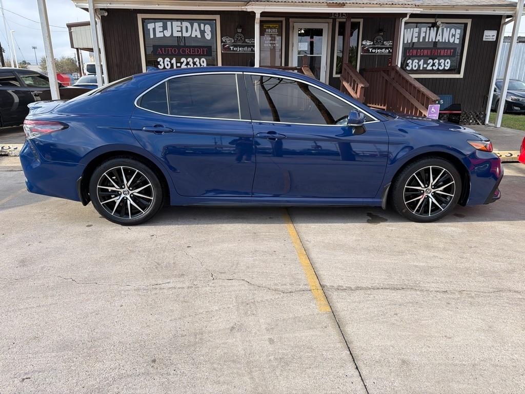 Toyota Camry SE 2023