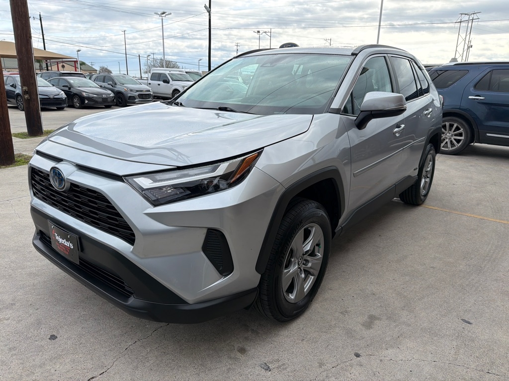Toyota RAV4 Hybrid XLE 2024