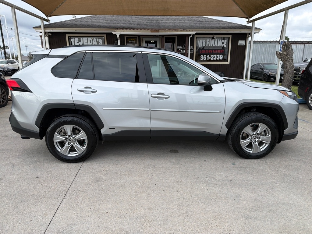 Toyota RAV4 Hybrid XLE 2024